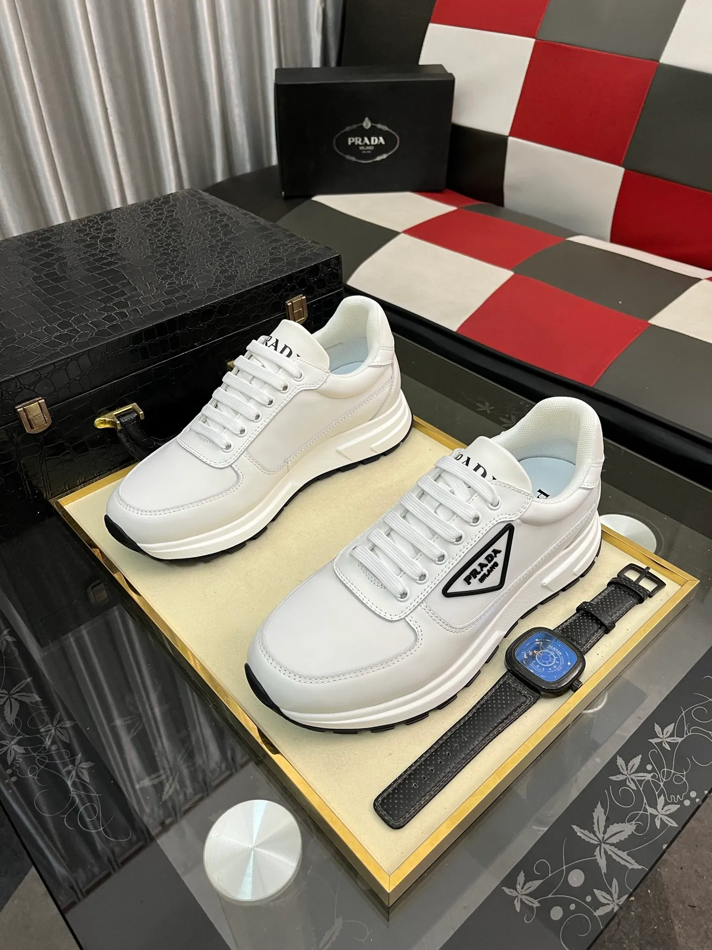 Men's shoes 💰420⌚️⌚️Prada•PRADA original quality.~ Unique modern style sneakers. 🏃A must-have casual shoe for trendy men😍😍 Original brand imported from Italy, imported original leather, sheep lining (refuses to discolor and grind feet) Sole: Original sole provided by the original factory, French lazy style design ⚠️Fit to the feet, original quality, super comfortable original sole. It’s like shooting the real thing🎬The real thing is better, high-quality sneakers Size: 38-444️⃣Colors available